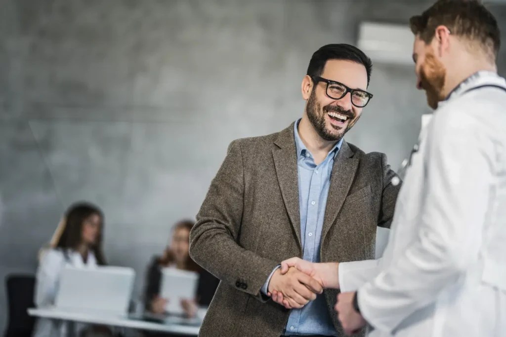 Titelbild des Whitepapers Ein Erfolgsrezept​ für High Performance Teams im​ Healthcare-Vertrieb